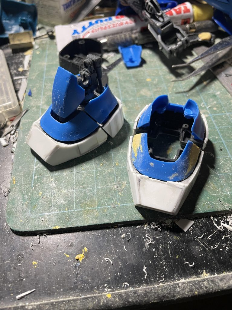 ザク2.0フレームの弱点というか、靴がサザエさんばりに小さくて、よく動くのに立ちポーズがグラグラしてとりにくい💦なので、靴をデカくしました。