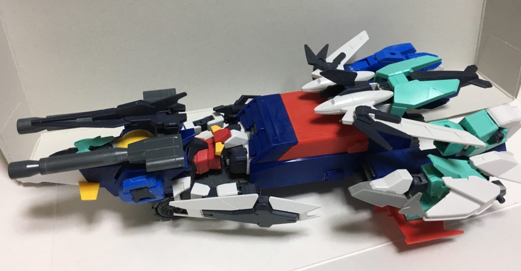 Gアーマー風にコアガンダムとドッキングできます。Aパーツ部に頭と胸のアーマー、主翼部分に足と肩と腕アーマー、背中に腰アーマーとバックパックや武装を装着できる様にしました。