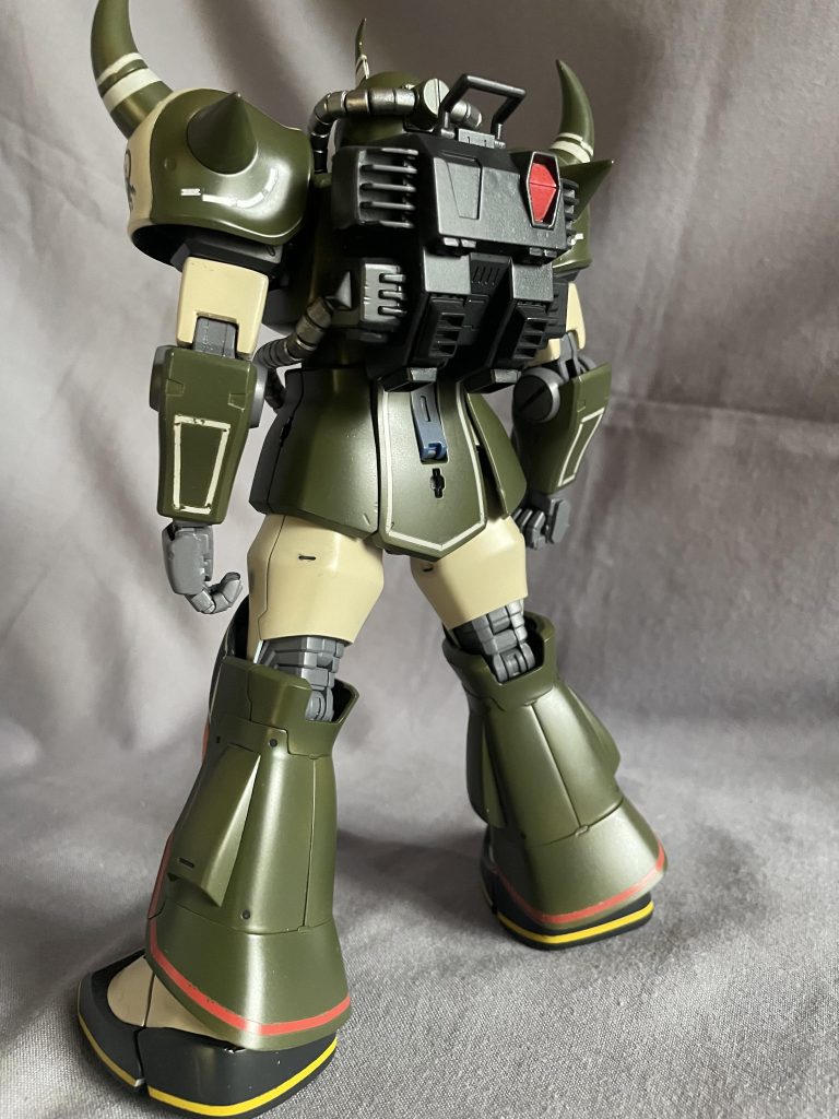 バックパックはR型の高機動用のものを陸戦用にカスタムしました的にちょこちょこ変えてます。MSV世代のおじさんはバックパックがゴツかったらとりあえずカッコいいんです（笑）