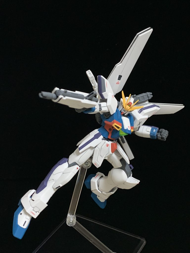 シールドバスターライフル。若干可動範囲が厳しいですが最低限動いてくれます。銃持ち手はRGウイングから流用しており、持ち手のピンを切除して持たせています。