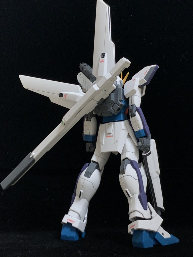 今回この背面ショットが個人的に刺さりました。なぜかと言われると説明できないのですが、撮った写真を見て思わずかっこよ、、、と口から漏れておりました(笑)以下、簡単にポージングです。