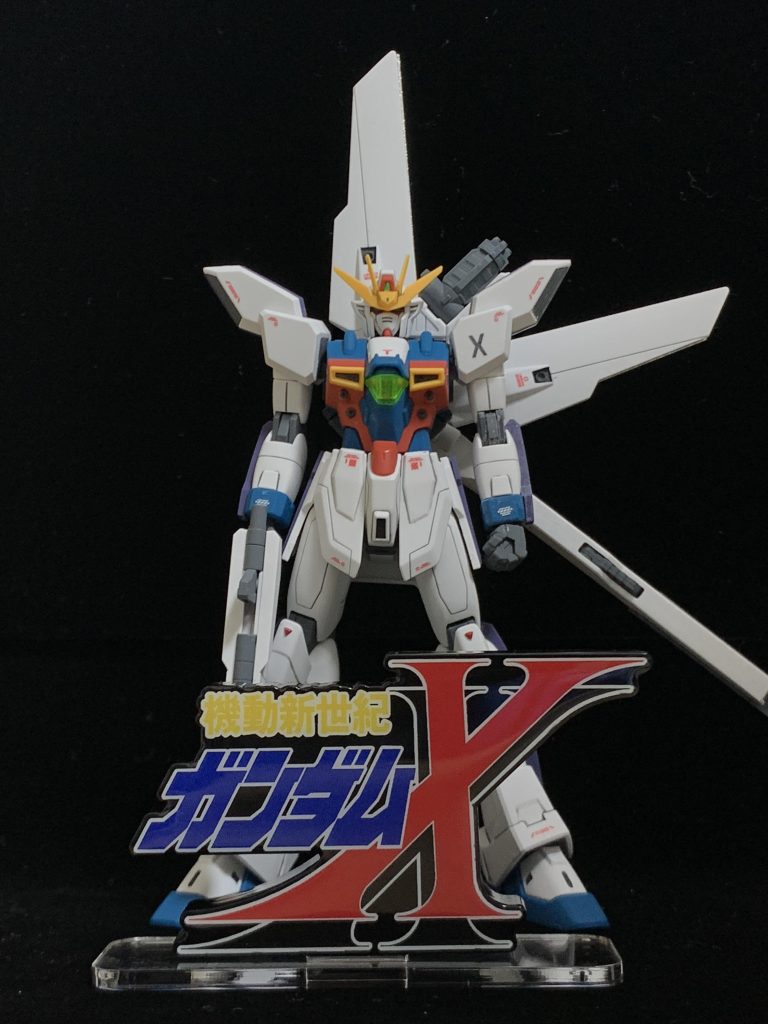 最後はタイトルロゴとの写真で〆。ご覧いただきありがとうございました。カラーレシピ:胸部バルカン、ダクト等:タミヤエナメルジャーマングレー膝部赤:ファレホモデルカラーカーマインレッド