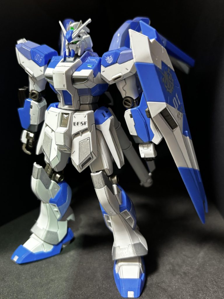 すみれ色、中々いい感じ足首辺りのシルバーは初めてのマスキング塗装。いい感じ✨しかし今回のテーマはスペシャルコーティング風！持ってないから見本は無いけどキラキラさせたい！ってことでさらにトップコートし、色付き部分はスムースパールコート、白はホワイトパール（エアブラシ用）を筆塗り青い所はあんまりキラキラしなかったから、さらにホワイトパール（エアブラシ用）を重ね塗り…