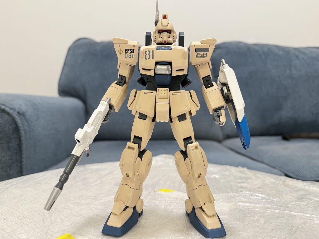 旧MGだから設定に近くプロポーションは抜群です。「日焼け」のようなカラーを出るにはTestorのアイボリー(Ivory, 80%) とMr. Colourの62番のつや消し白(20%)を調色してみました。青はTestorのNavy Blueです。デカールがまだ苦手ですが完成した時はとても感動しました。