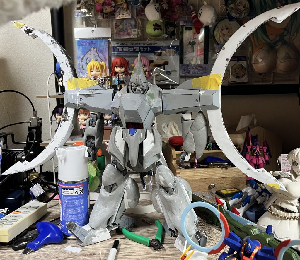 おおまかーな全体像です。適当に撮ったのばっかであんまし良いのが残ってなかった…見ての通り、ほぼほぼストライクの形状は生きていないです。（腰部分だけは例外的に生きているかな？）