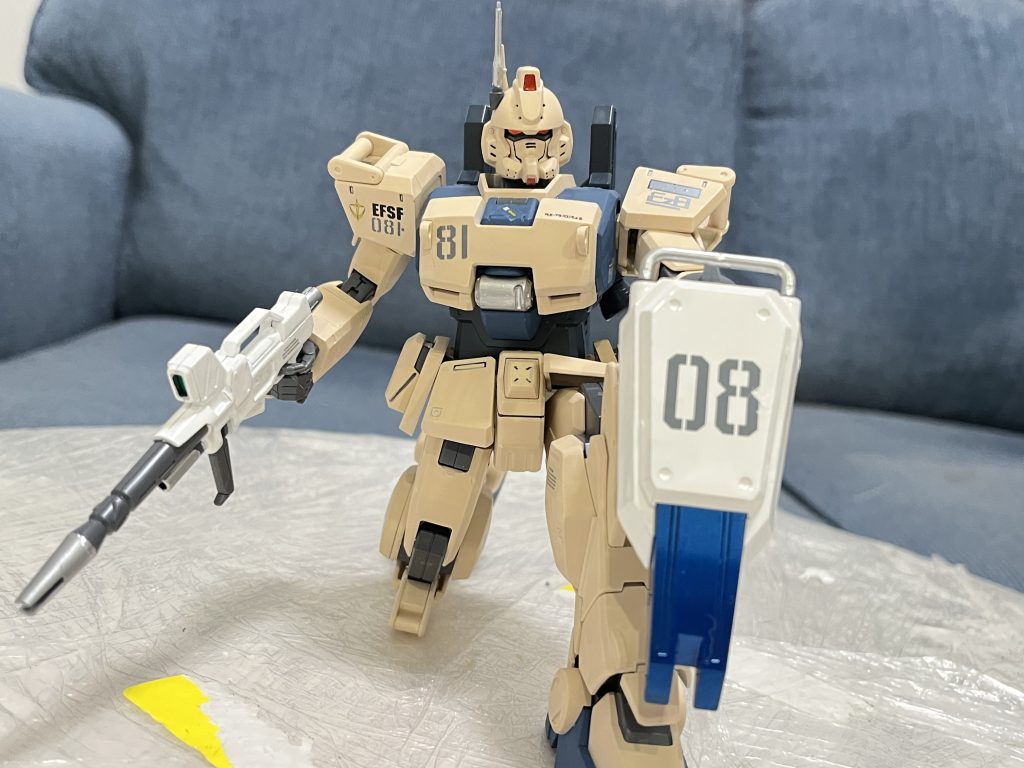 正面は自己満程度で意外とかっこいいです。デカールの破損はガンダムマーカーで塗り直します。ガンプラ歴だけが長い自分にはその未熟を十分に感じるのが痛いです。