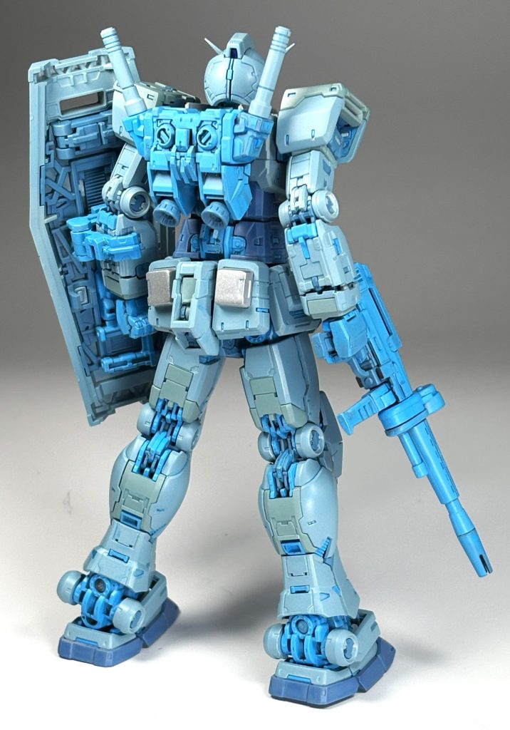 イメージではもう少し氷雪系な感じになると思っていたのですが、組み上げてみるとあまりそんなでもなくG-3のパチモンみたいに。MGフリーダムはクリアパーツがふんだんに使われていたのでその差でしょうね...