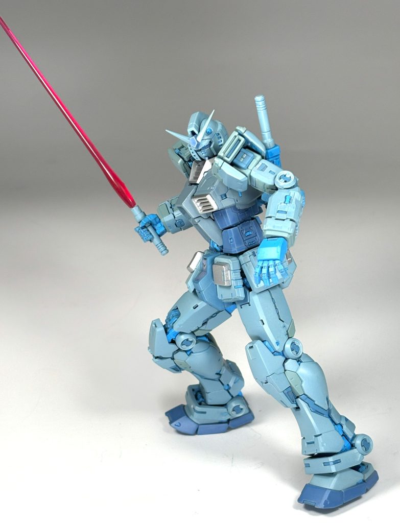 ここまで色揃えたんだからビームサーベルも青がよかったのですが今手持ちにないんですよね...