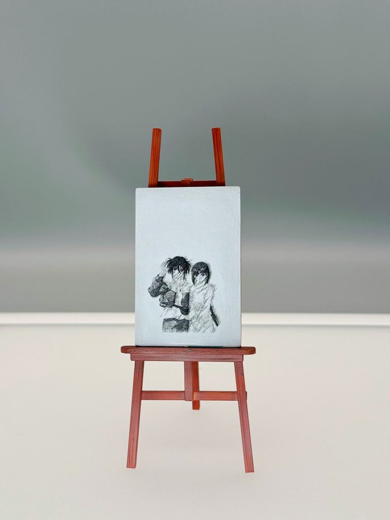 イーゼルはプラ棒、キャンバスはプラ棒、プラ板で作成し薄くパテをもってキャンバスっぽいエンボス模様を写してます。絵は冒頭の通り画像を加工してのデカールです。