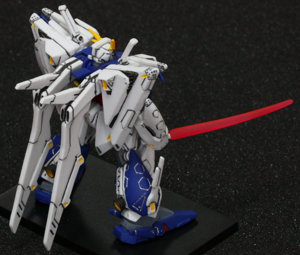 ビームサーベルは、クリアとつや消し、どちらがいいか決まりません。これはこれでミニチュア感があっていいような・・。