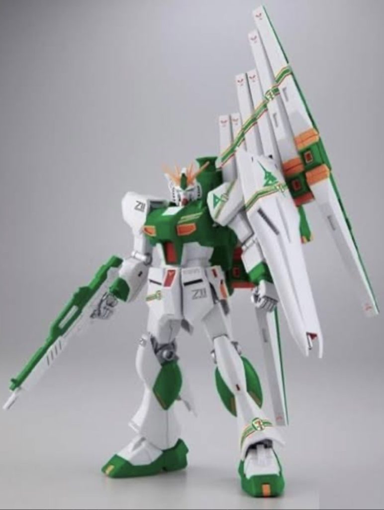 これはセブンイレブン限定のνガンダムなんですが、ほぼ配色が一緒だと作り終わってから気づきました。オチが僕らしいので、まぁ良しとします。