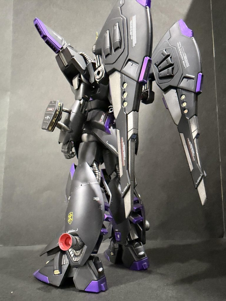 サナリィが開発した小型MSに負けじとAEの試験部隊がF91のパク…もといシルエットガンダムの運用試験中に遭遇し、データを連邦軍の悪いヤツに持っていかれた後に消されそうになるという、完全に噛ませ犬な役所です。ネーミング(焔の虎、ダークタイガー、ネオガンダムなで)や仕様(ウィング型シェルフノズルなど)など、中二心を存分にくすぐる所が満載の漫画でして、私はまだ所持しておりますので時々読み返してます。