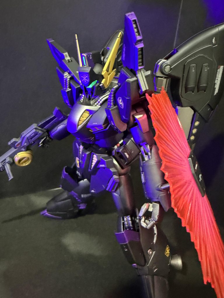 ベルガ系とビギナ系の良いとこどり的なMSでヒロイックでカッコ良いと思います。黒くしてダークヒーローっぽくなったかな?