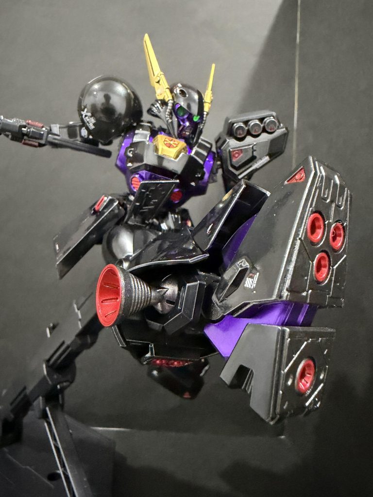 最後に蹴られたジェガン側からの画角😂新世代MSに蹂躙される様も衝撃的でしたね。諸々の都合上、しばらくガンプラ制作になかなか取り掛かれないのですが、我が家にはパチ組み状態で眠っている小型MSが多々いるので、これを機に作り進めたいと思います。ご観覧ありがとうございました😊