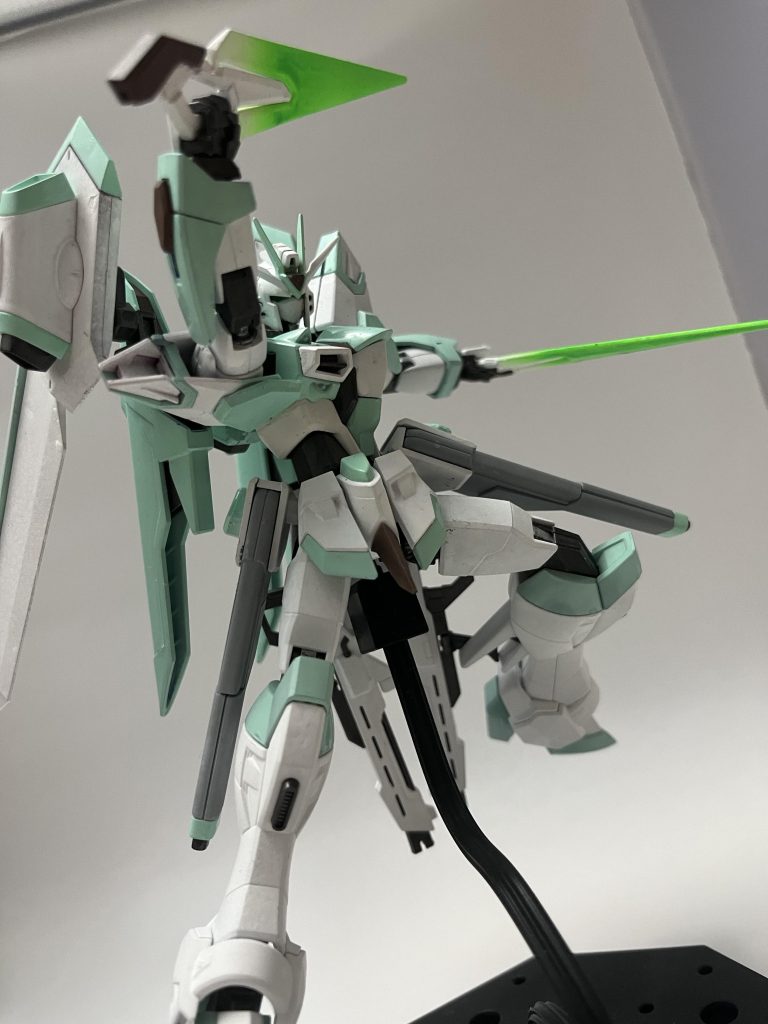 ビームブーメランで斬りかかる八華！蛍光塗料液だれしちゃって少しみっともない😭