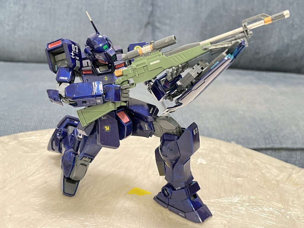 SP2と言えばやはり定番の狙撃ポースをしなくてはいけません。ライフルの緑は成形色のままです。