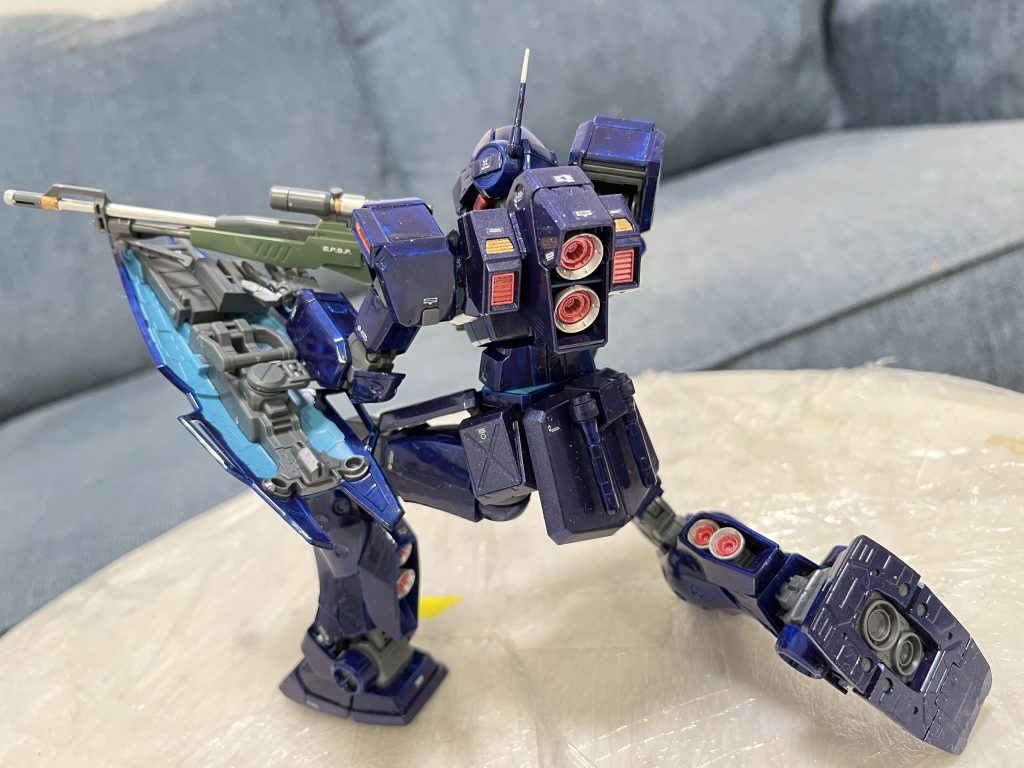 後ろのショートです。塗料が足らない恐れがあったのでシールドの裏側をマスキングして端だけを塗装しました。