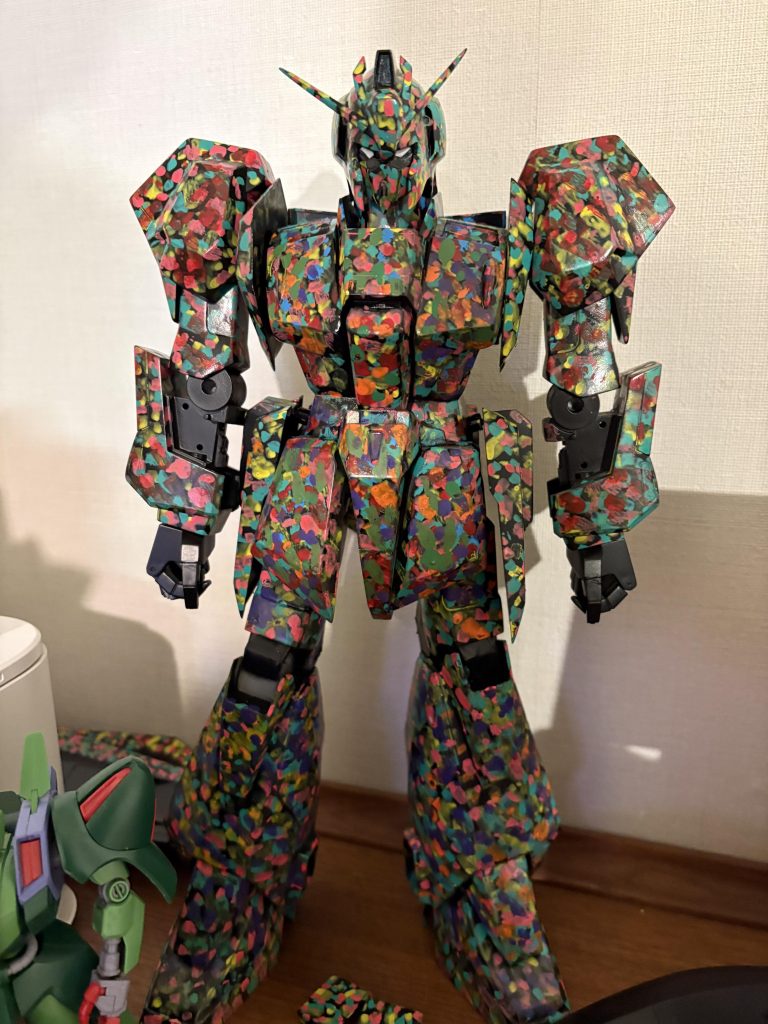 塗装はレインボー下地の新MAX塗りに初挑戦しましたが、大きなキットには向かない塗装法だと思いました（疲れた…）。