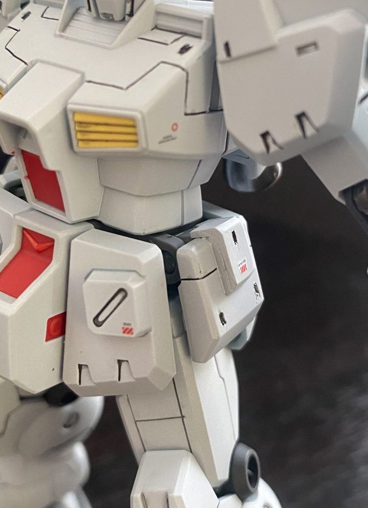 サイド腰アーマが物足りなかったので、プラ板を積んでディテールを追加してみました。