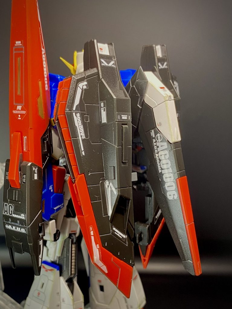 RGなので、モールドやパーツの細かなところまで作り込まれているなと感じます。