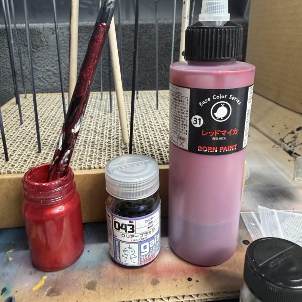 ブルーが出来てないのにレッドに🤭レッドマイカが赤すぎるのでクリアーブラック入れて調整、フッ素かけたら白くなったりべっこう飴みたいになったり色々やって初めて分かることがたくさんあるな。（4枚目）