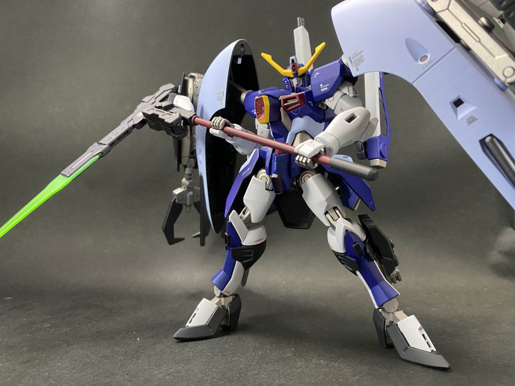 通常MS形態。大きく変更された点として手持ちの武器が「ビームランス」から「可変式ビームサイズ」に変更。両肩部シールド内部の3連装ビームを(完全変形できなくなるため)排除。追加武装として両側にビーム砲内臓式クローアームが追加で装備されている。