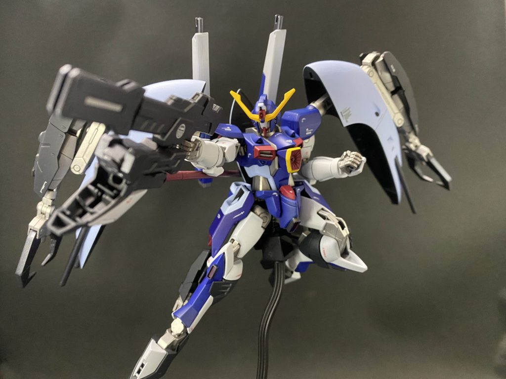 可変式ビームサイズ・ライフルモード原型機では装備されていなかったが、本機は汎用性を高める為に採用。ビームサイズから変形させることにより、長尺の武器と使い勝手の良い射撃兵装の同時携行を実現させている。