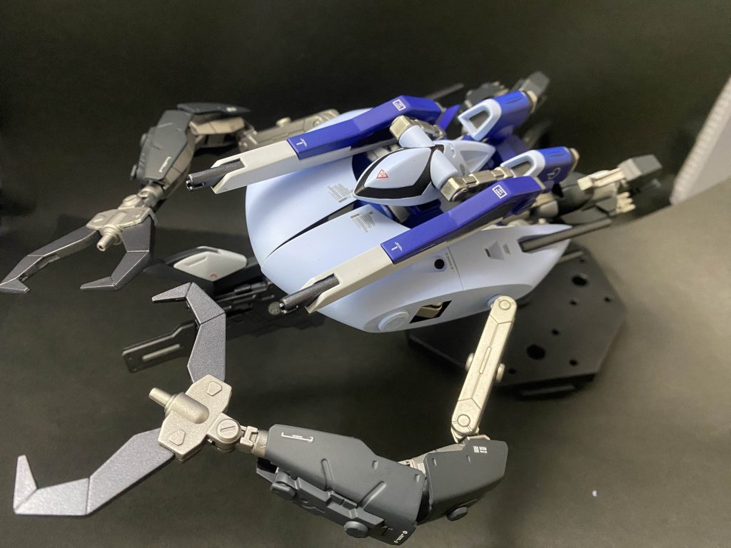 ガンダム世界のMAと言えばこのシルエットですよね!