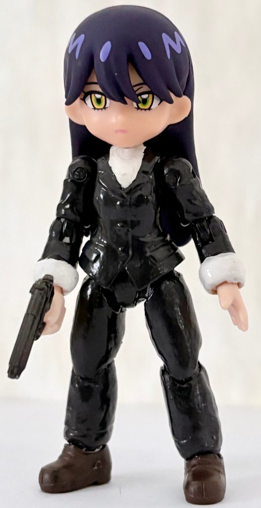 さて、どうやって改造したかというと、実はアクアシューターズとリンクトラベラーズは規格がほぼ同じなので、首から下は取り換えっこが可能なのだ。このスーツは別のキャラ用に作ったモノがちょうど二つあったので、今回改めて改造&リペイントした。この画像は改造前のフィッティング写真。