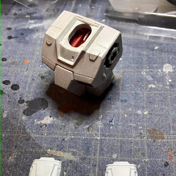 MSDジム進捗٩( ᐛ )و 塗装に入りましたと言ってもベースを塗っただけですが( ̄▽ ̄;)最近は下地塗りをしないで直塗りだったので写真で写すと胴体の赤が薄っすらと透けて見えますね肉眼ではあまり分からないのですがスマホは透過した色を拾いやすいような ガンプラとは関係ありませんが東京、新潟圏内JRでガンダムスタンプラリーが開催されてます貰えるのがデジタルスタンプって何か味気ないなぁ〜と思うのはオッさん的感性なんですかねσ(^_^;)しかも描き下ろしとか言って、JRの制服着たキャラが並んだだけって‥行く距離を考えたらガッカリ感ないのかな?ちなみに昔、ガンダムスタンプラリーがあった時、最寄り駅はワッケインでした渋いチョイスだったな☺️ (2枚目)