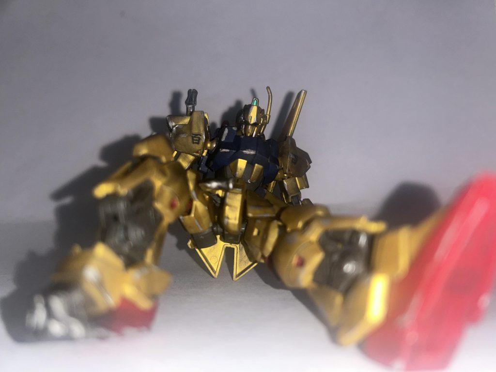 こうしてみると結構味がある。フラッシュを焚いて撮ると成型色に艶消しでも光り輝いて見えますね。