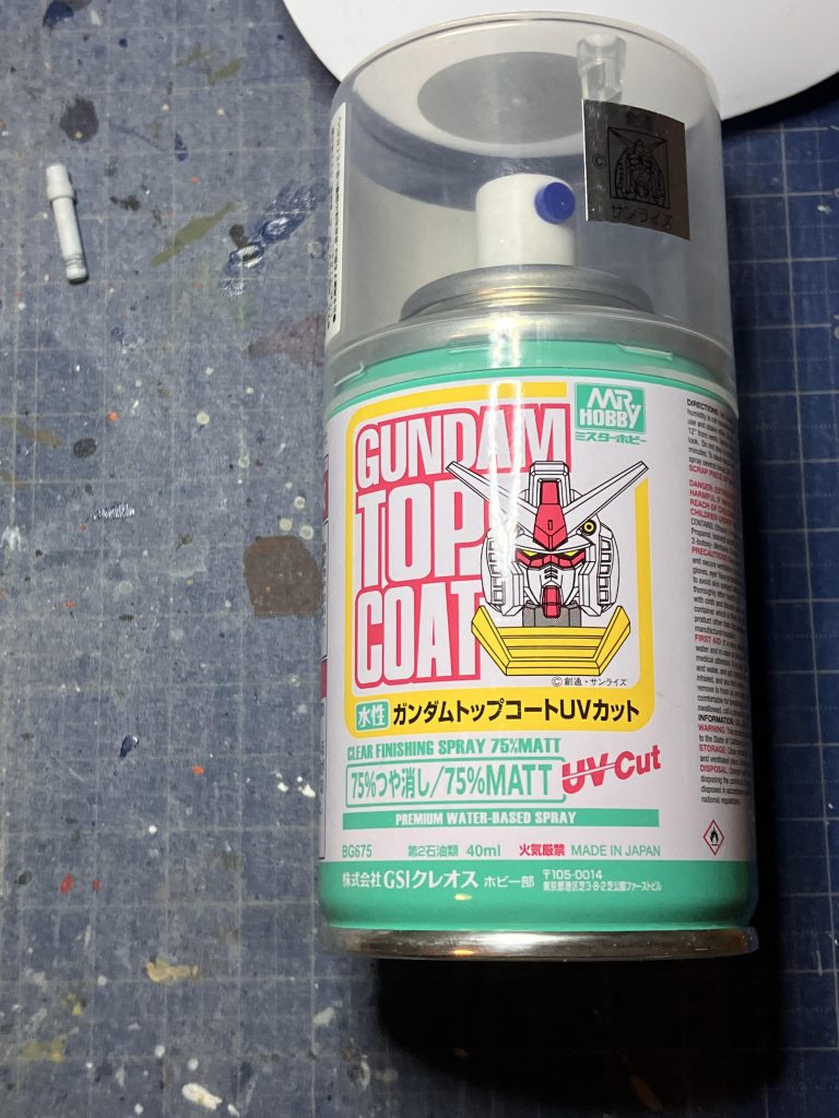 仕上げにガンダムトップコートを吹いてますプレミアムトップコートにもUVカット版が出たのは嬉しい限りです・:*+.(( °ω° ))/.:+