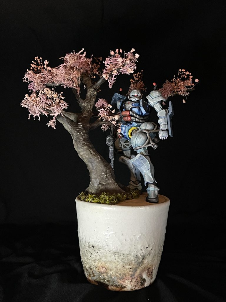 全体正面盆栽用に買ってあった陶器を台座に使いました。