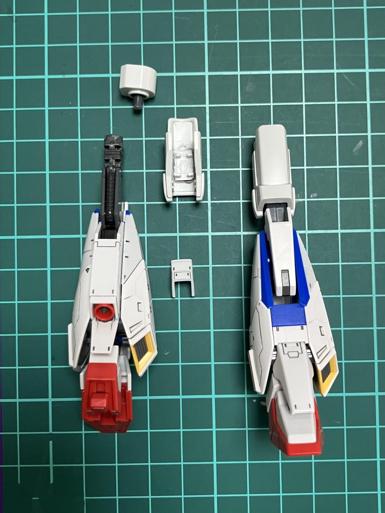 RGは太腿が細すぎると思っていたので、HGの外装にすることで好みのバランスにしています。ここはピンバイスで穴を開けて結構無理矢理HGのジョイント股関節を移植しています。あと見えない部分なので雑です。腿裏はなんかちょうどハマったので、RGの上腕のパーツを使っています。