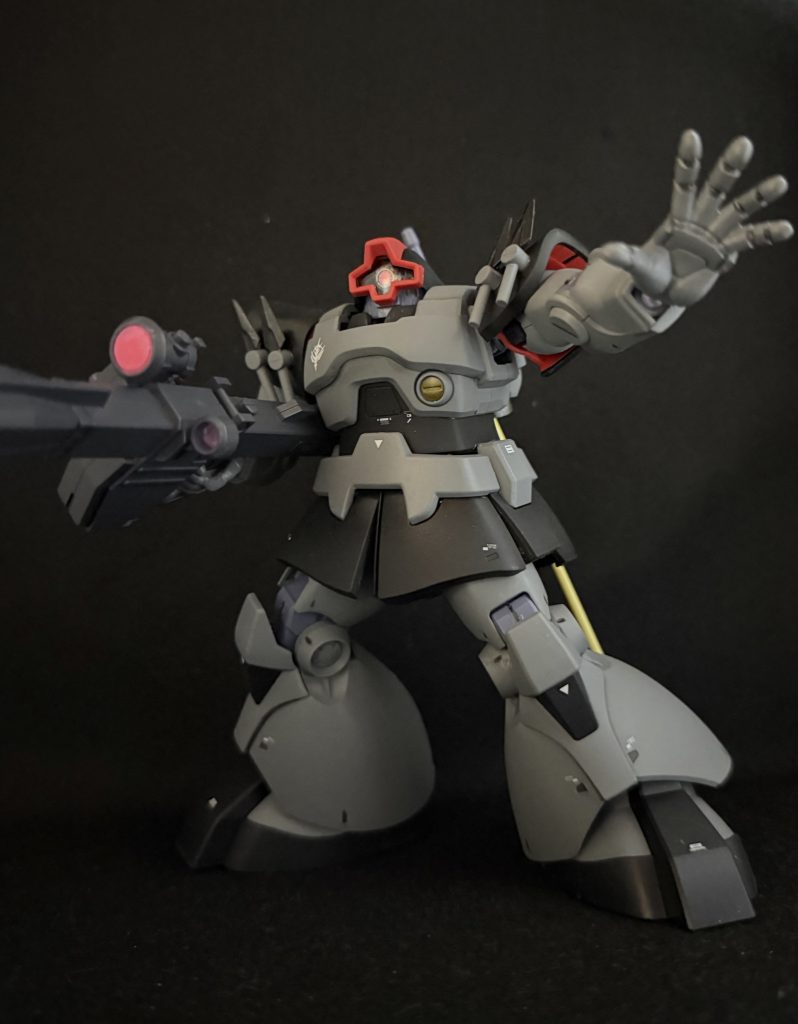 司令官であるドズルを失った後もラコックはソロモンに止まりリミットギリギリまで防衛戦の指揮を執った。「私のリックドムは準備できているな!」