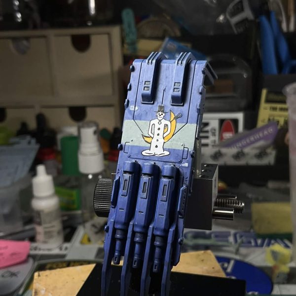 I've started work on this Zaku II from the Netflix show. The goal for this project is to paint the shadows and highlights by brush（3枚目）