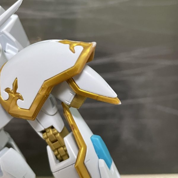 ブラックナイトスコードカルラの各部シャープ化、バルカン穴あけなど徹底改修中。本体の塗装がほぼ終わりました。（2枚目）