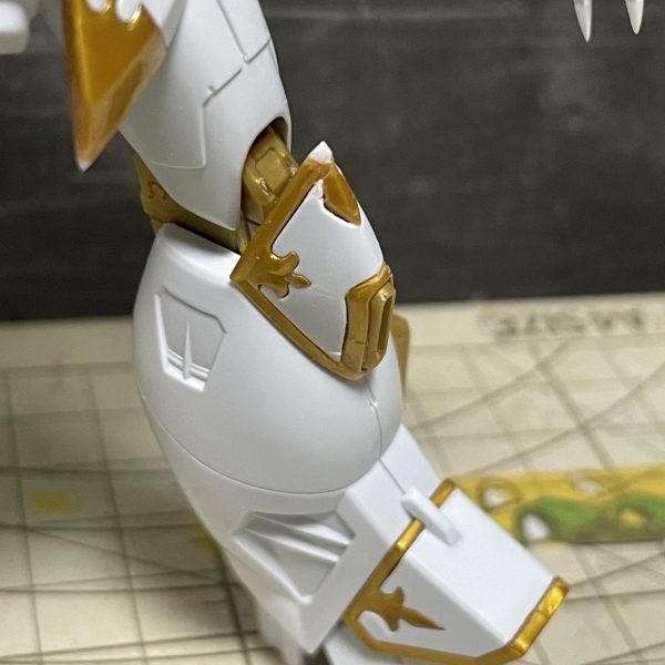 ブラックナイトスコードカルラの各部シャープ化、バルカン穴あけなど徹底改修中。本体の塗装がほぼ終わりました。（3枚目）