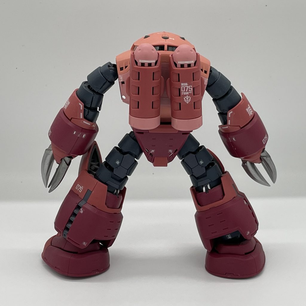 REARデカールも最小限。