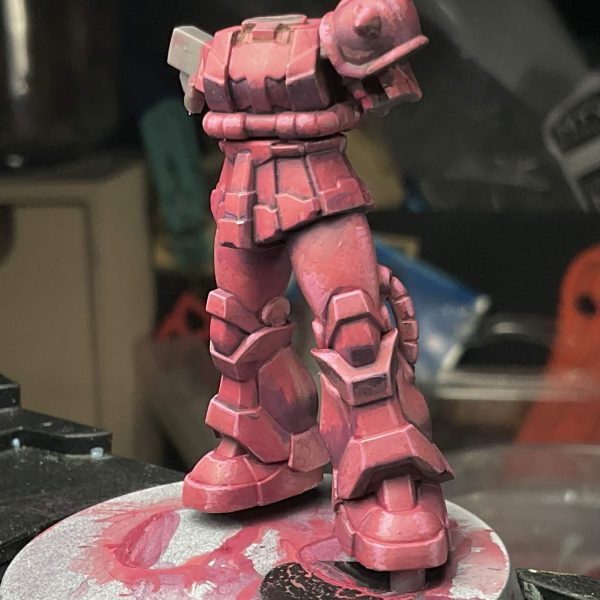 Work in Progress for Gundam Assemble's Char's Zaku miniature.I'm trying to pay attention to the highlights and shadows. Still lots of work to be done（2枚目）