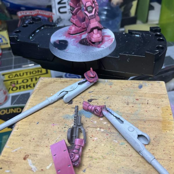 Work in Progress for Gundam Assemble's Char's Zaku miniature.I'm trying to pay attention to the highlights and shadows. Still lots of work to be done（3枚目）