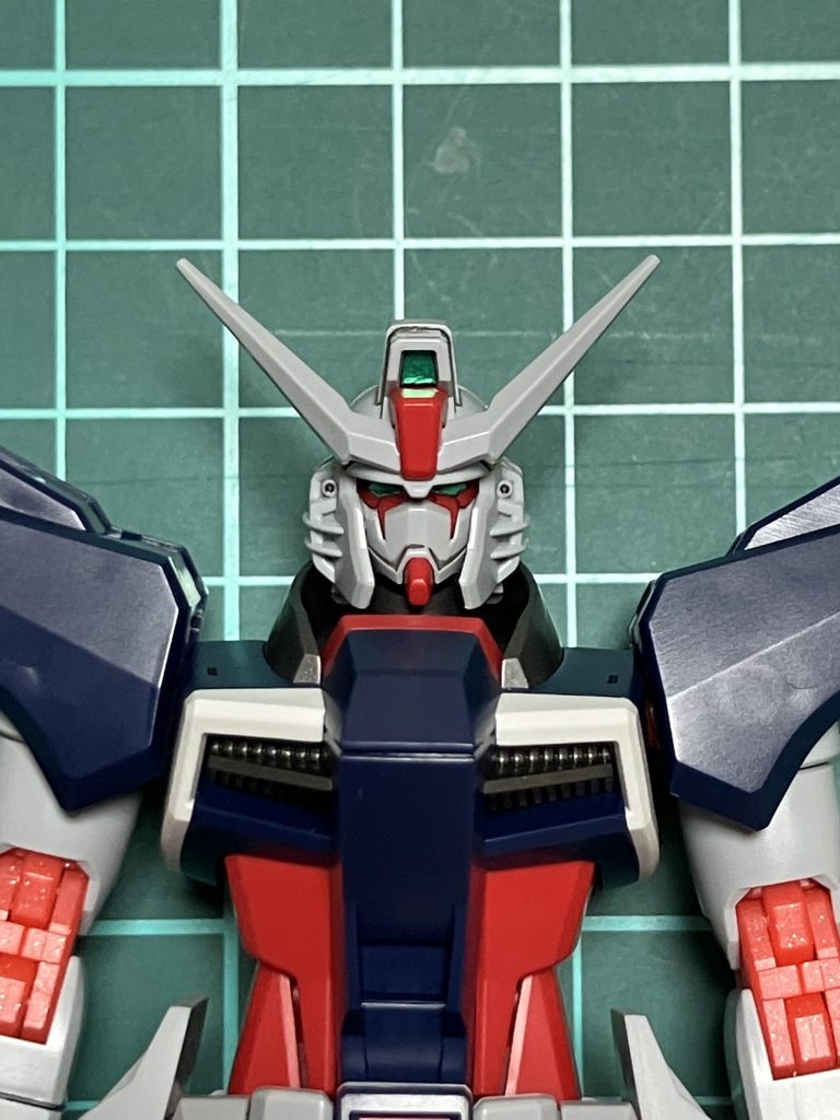 個人的にはカメラアイは見えている方が表情的に好きです。この血涙のラインがこれまたカッコイイ！！