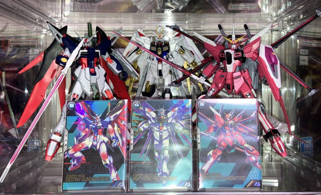 FREEDOMのメイン3機。ちょっと狭いですがいい感じに飾れました。