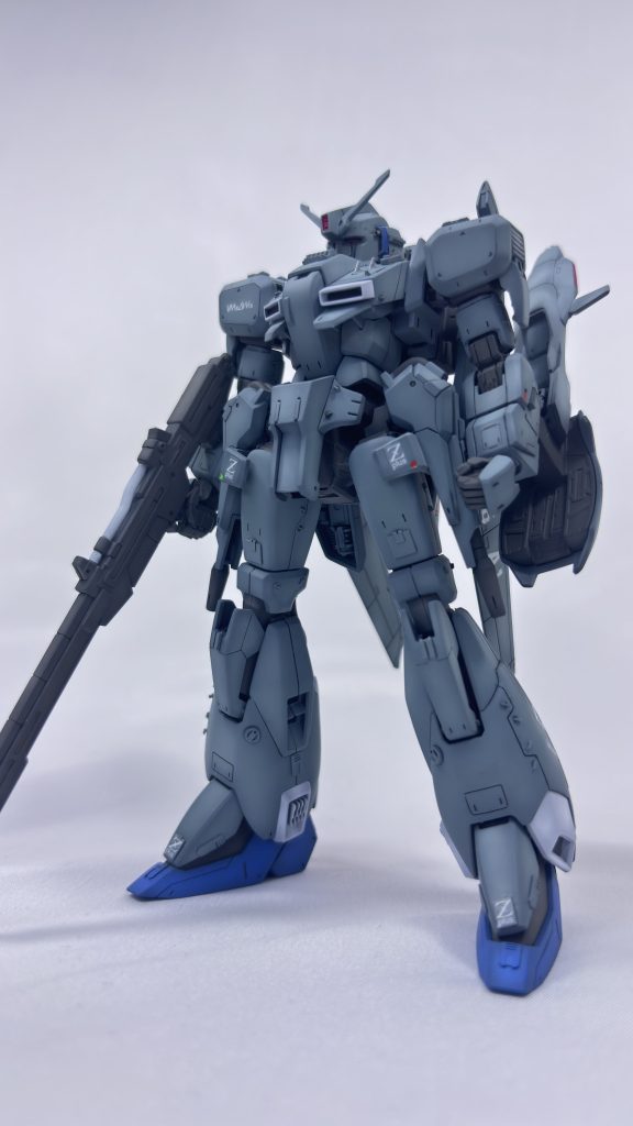 グラデーション塗装とディテールアップパーツで情報量を増やしているのでデカールは控えめです