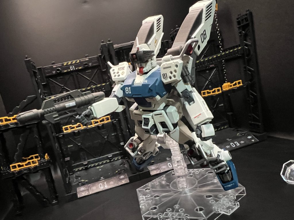 しかし、ジェネレーターの出力不足によって射撃火力に関してはビーム・スプレーガンの改造型であるビーム・スプレーガンⅡを装備するに留まっており、機動力を活かした近接戦を重視したものとなっている。