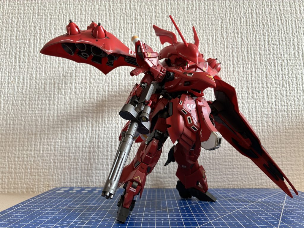 右手にはヤクト・ドーガのガトリング砲を、左手にはサザビーのシールドを装着しました。