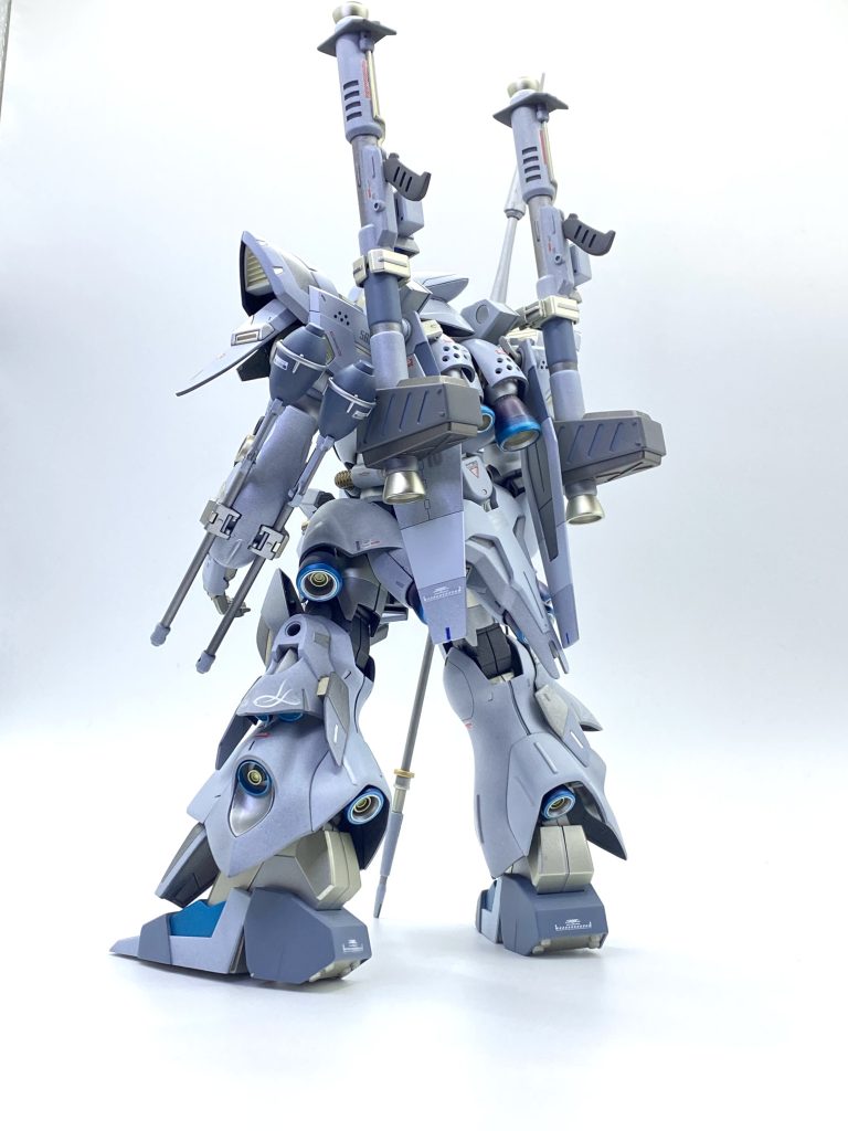 後ろのスカートはSDサザビーのシールドだったりします。