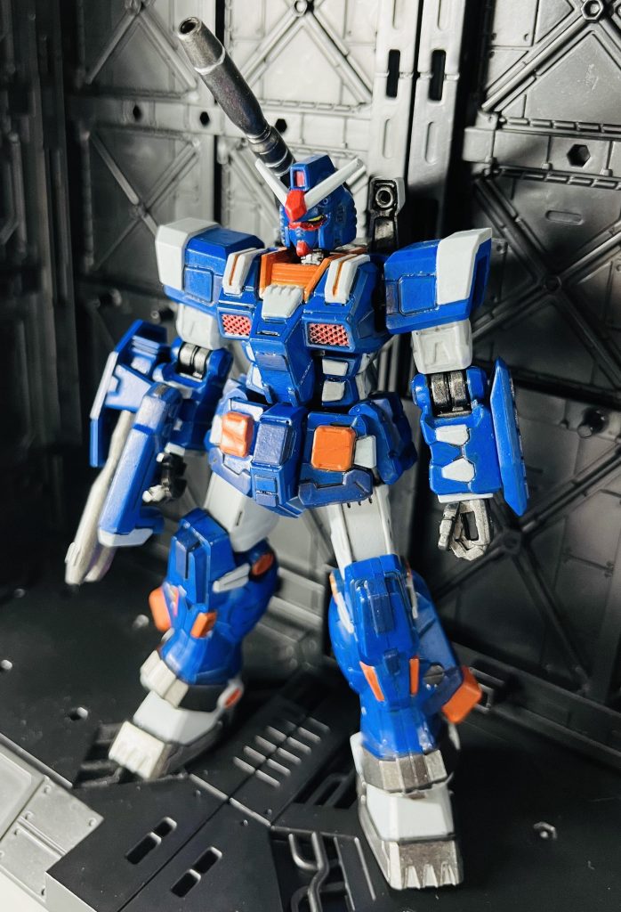 改造も合わせ目消しもしておらず、肉抜きの穴埋めだけですデカールとか貼ると良いんだけど、まだ何も持って無いので追い追い購入します