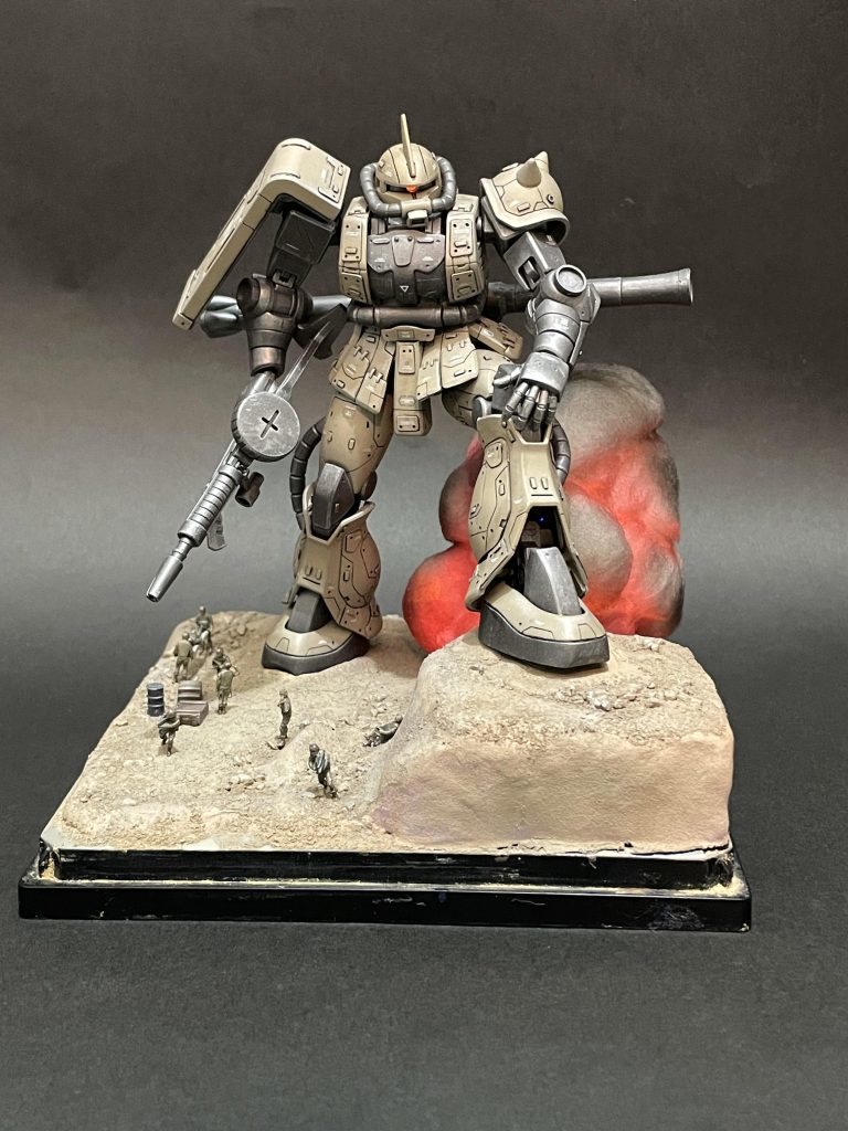 色も砂漠っぽくして、灼熱太陽の下という設定でシルバーでドライブラシしました。