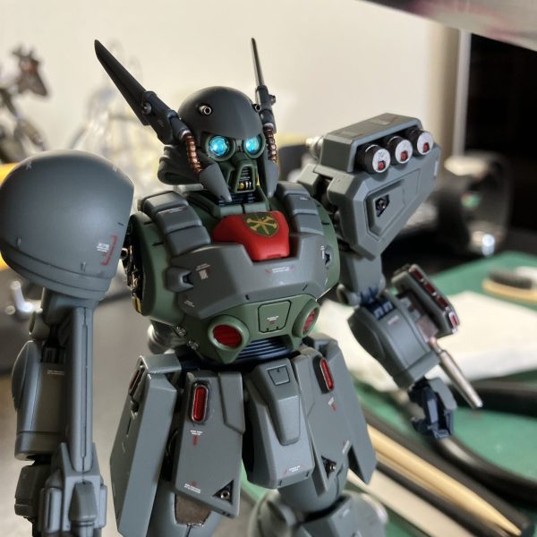 とりあえずほぼ完成間近のデナンゲー🥰　ツインアイはホイルシール&クリアーパーツが標準なんですが、やっぱりココはレジン液をちょいプラス🥳おぉ、なんと美しい✨輝き🤩　日陰でもわずかな光があれば🆗👍　こいつは📷撮影が楽しみです👏🥴